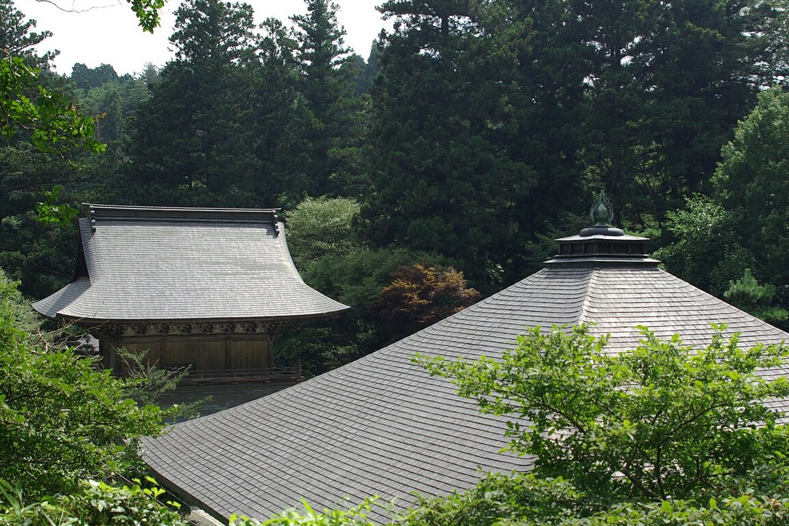 仏殿と山門